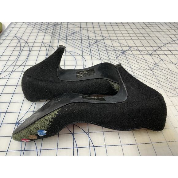 B.A.I.T But Another Innocent Tale Floral Embroidered Hanoi Black Heel Size 7 - Picture 9 of 10